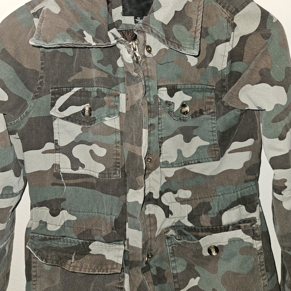 Me Jane Girls Camouflage Coat Size 12 - Picture 12 of 12